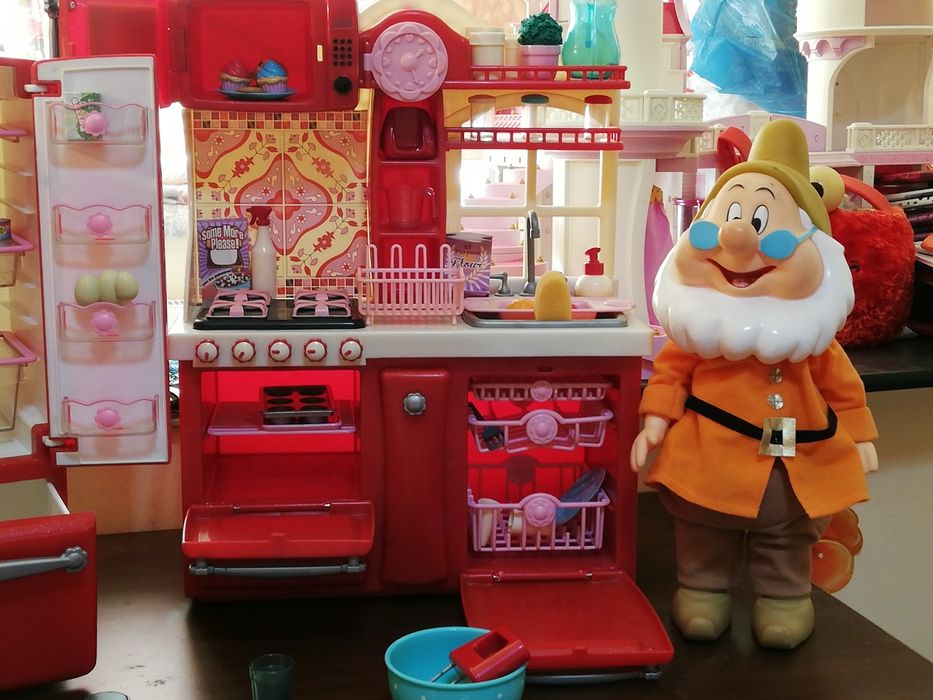 Bucatarie KNORR TOYS cu accesorii si personaje