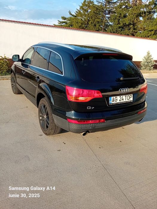 Vând Audi Q7 4X4 7 locuri