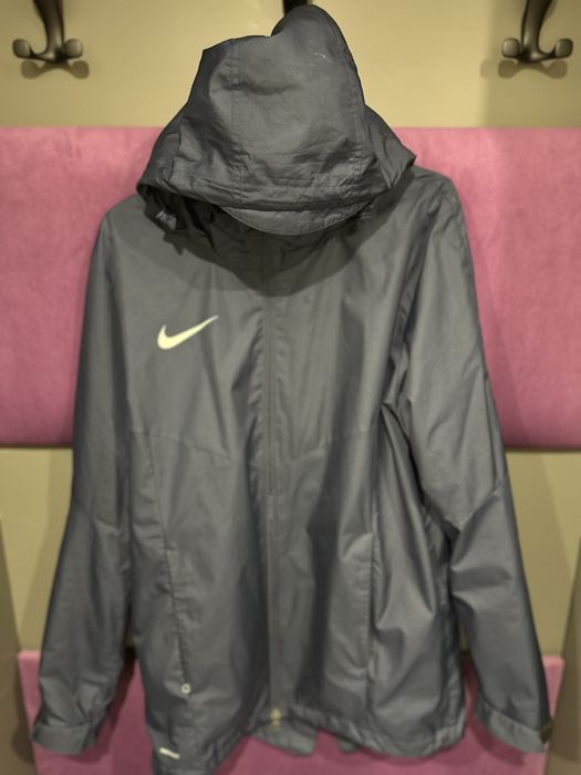 Мъжко преходно яке Nike