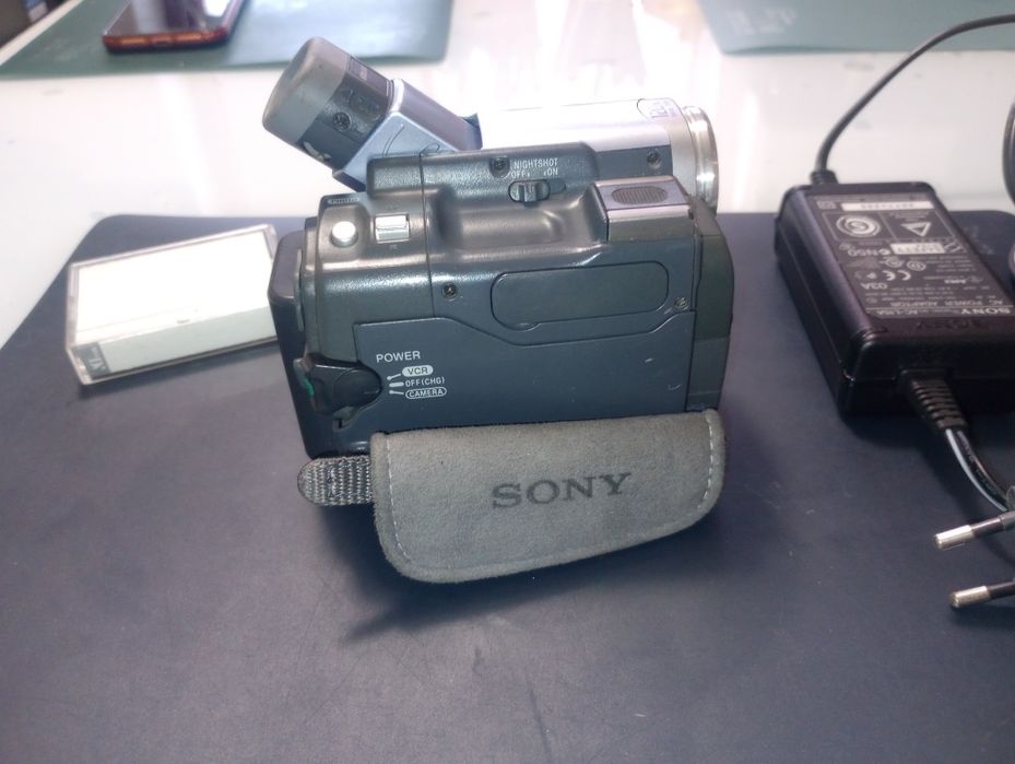 Sony HandyCam, lentilă Carl Zeiss, ecran LCD, mini DV videocam