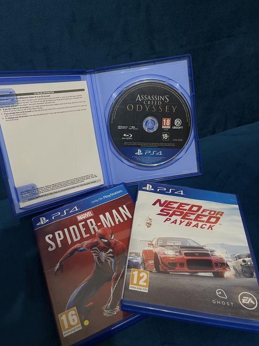 PS4 Pro + 2 controllere originale + 3 jocuri + dock