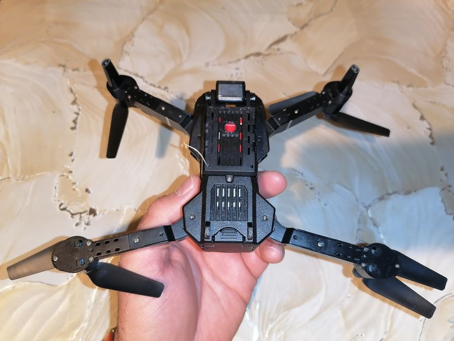 Продавам дрон с камера ЗА ЧАСТИ!