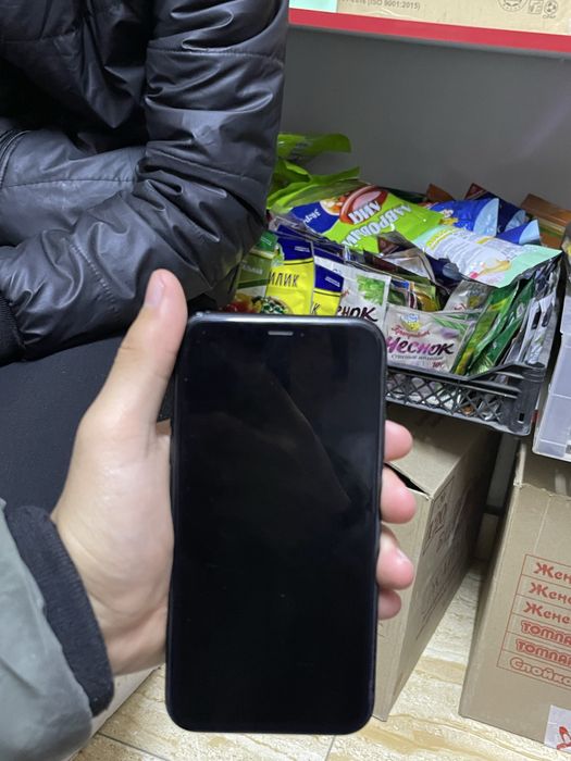 iPhone XR в хорошом состояний