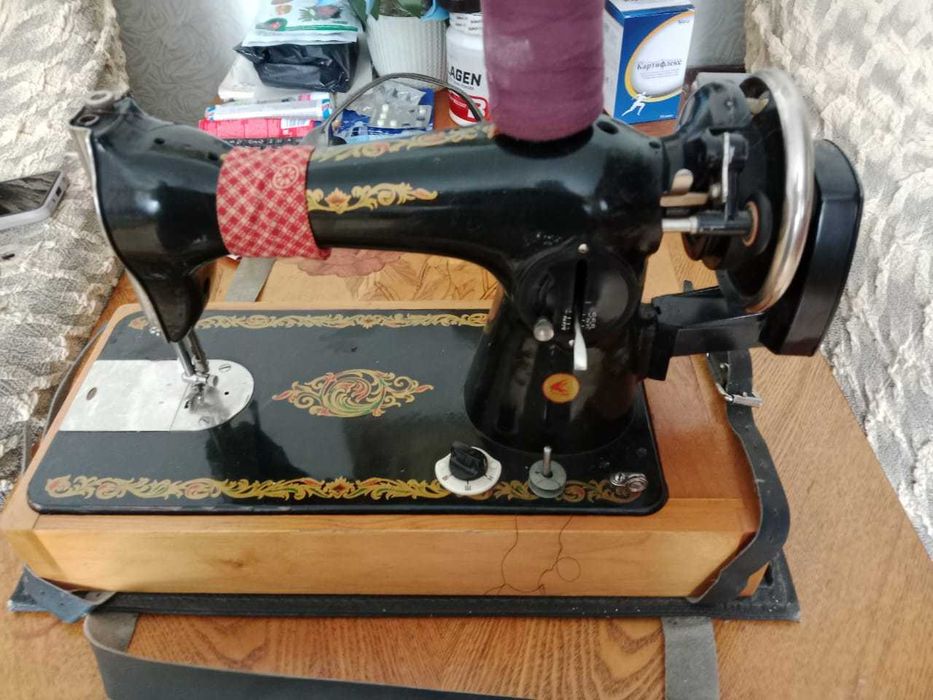 Продам швейную машинку