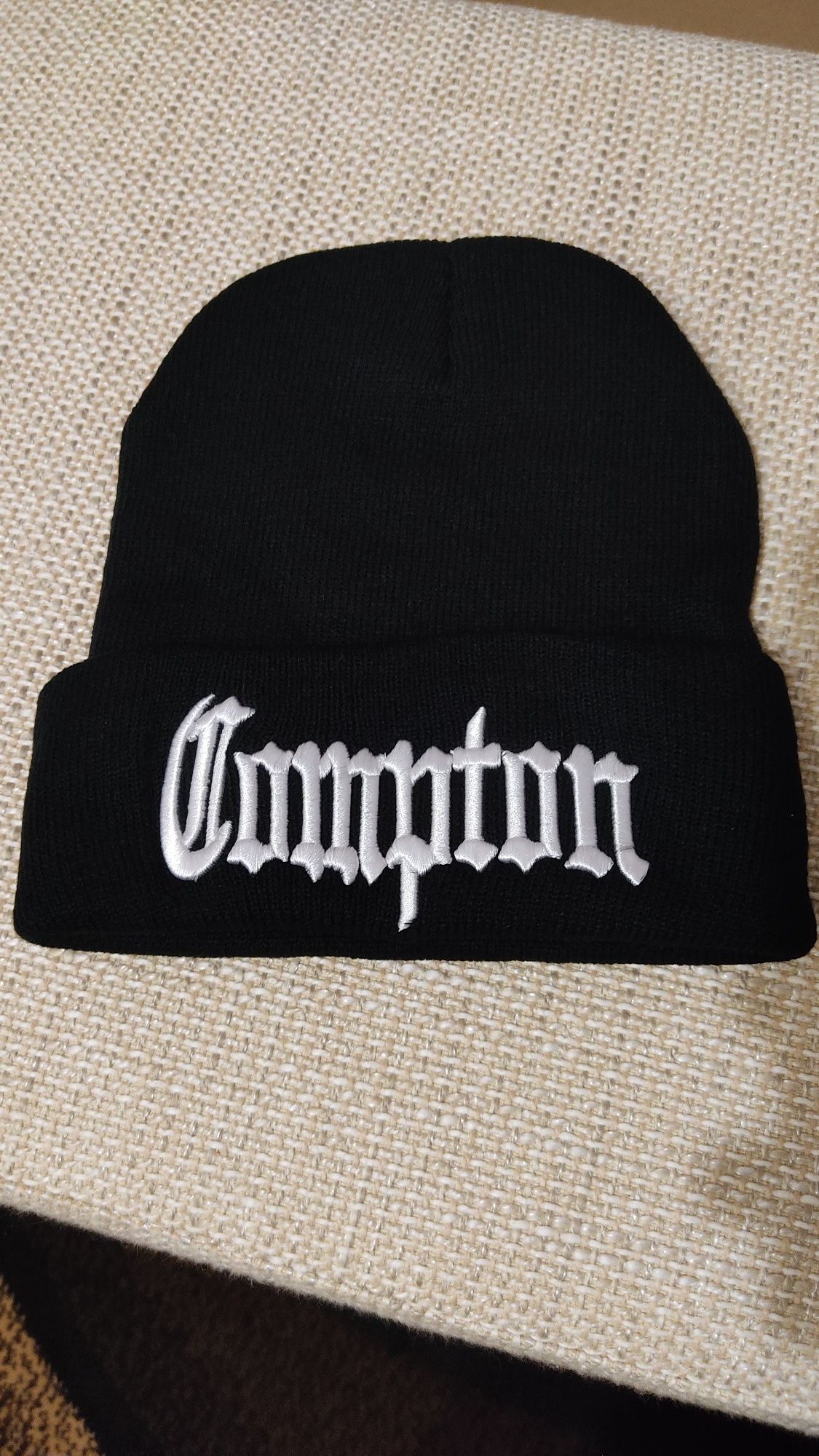 Зимна шапка Compton
