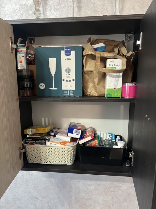 Mobila de sufragerie 3 corpuri si o biblioteca