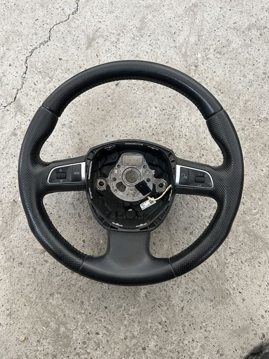 Volan S line cu airbag comenzi si piele perforata audi a4 a5 b8 2010