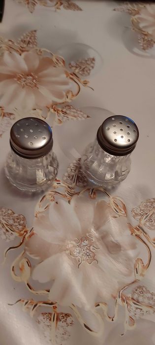 Солонка и перечница. Новые.