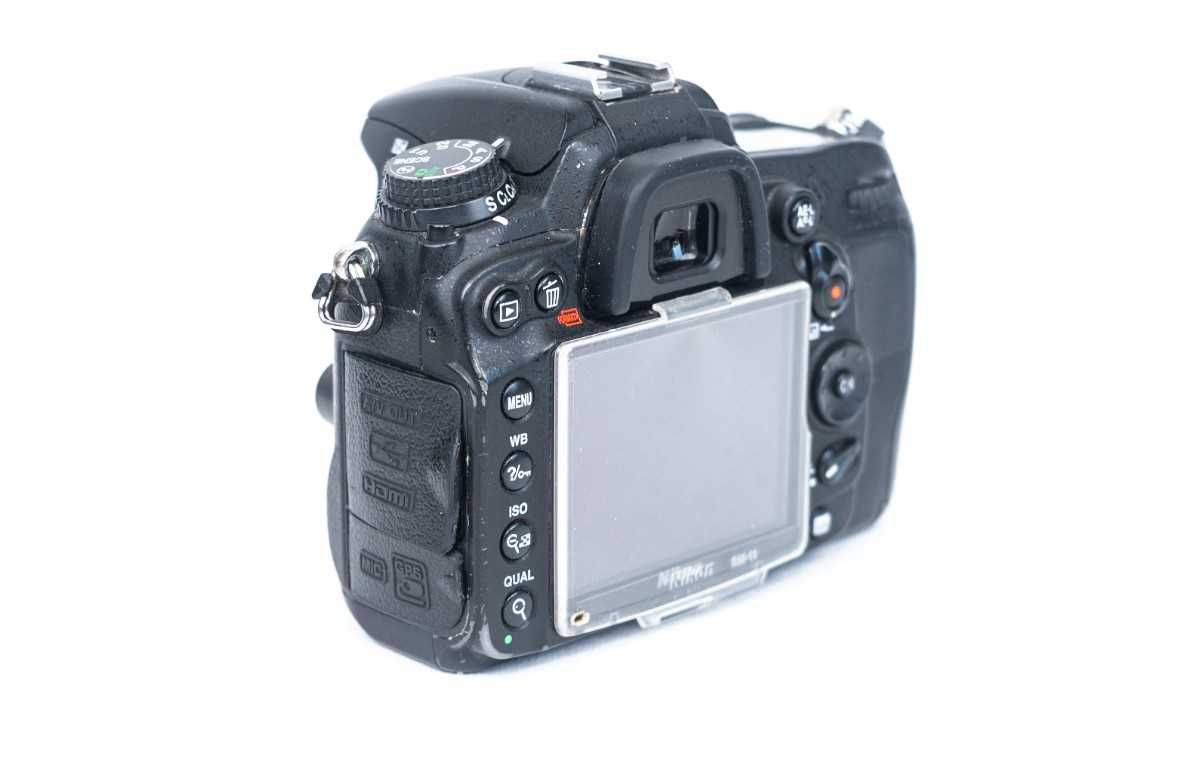 Nikon D7000 - BODY - DSLR - 107.000 de cadre