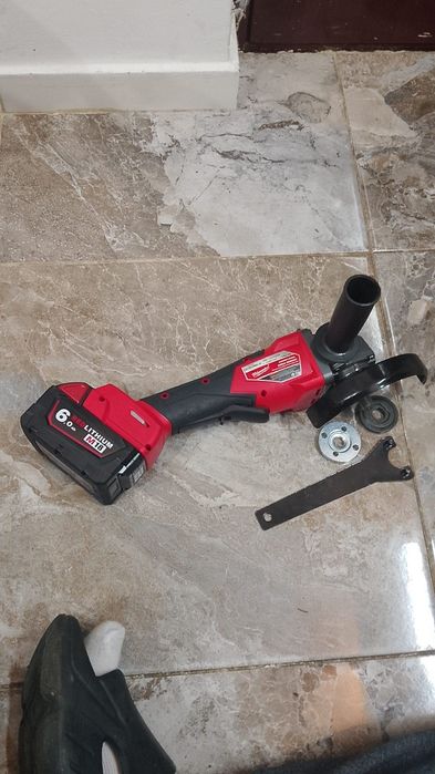 Flex cu variator Milwaukee cu baterie de 6A