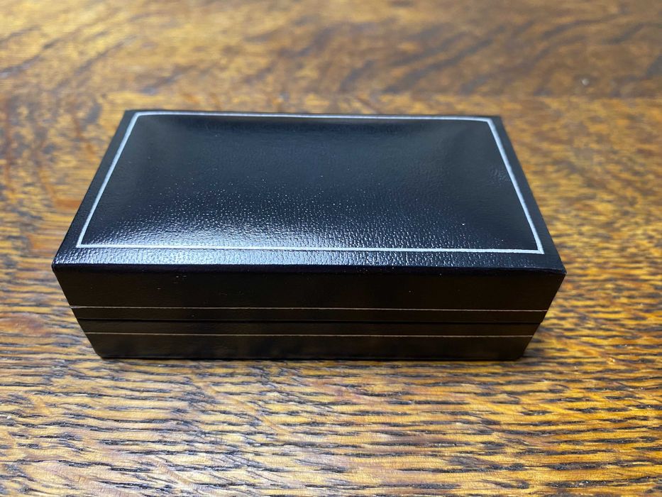 Butoni camasa - (busola) cu contur argintiu