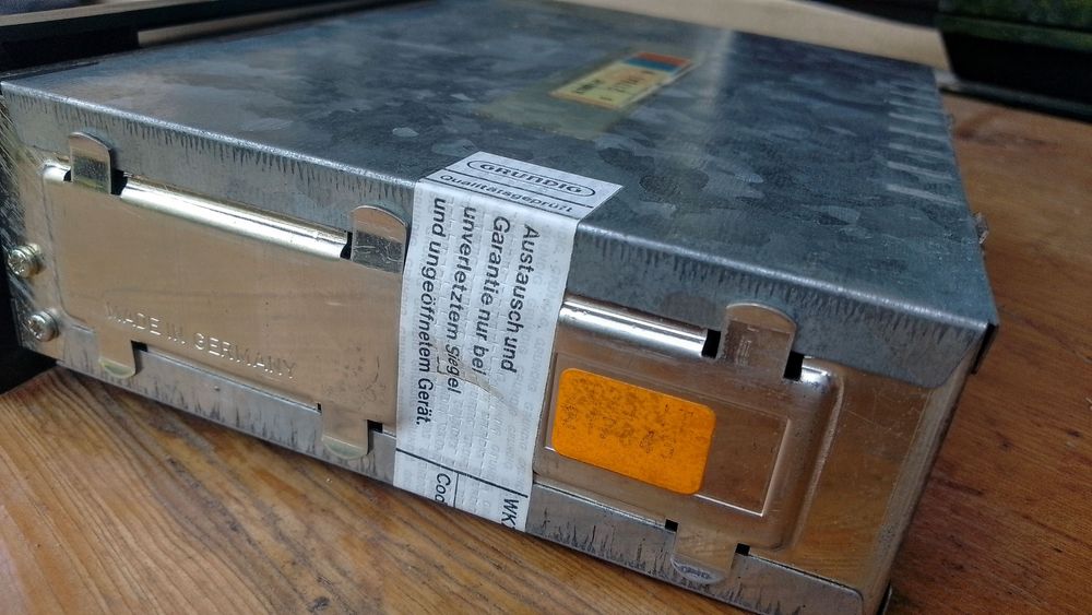 GRUNDIG radio casetofon auto Original Nou nefolosit Calitate Premium