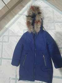 Продам зимнюю куртку для девочки