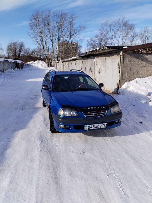 Продам машину тойота авенсис