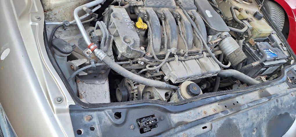 Продавам рено лагуна комби 1.8 бензин 115кс