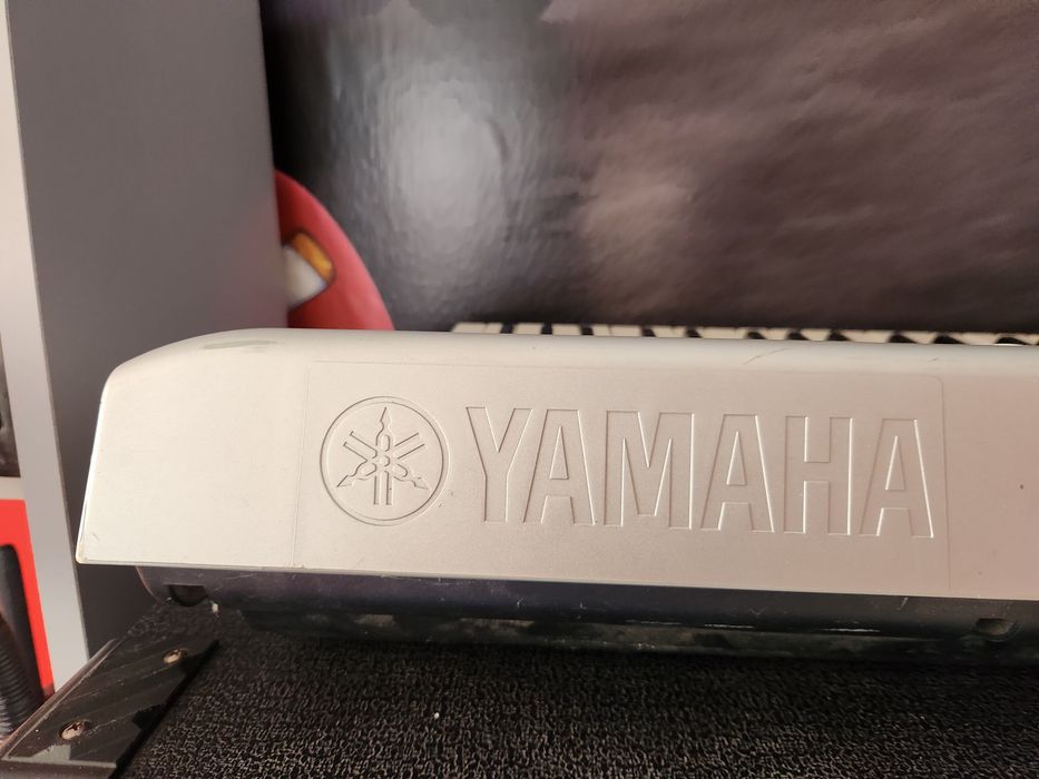 Продавам Синтезатор Yamaha PSR-E323 – Идеален за Начинаещи!
Портативен