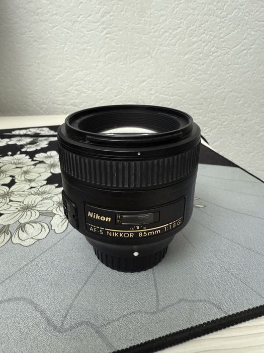 Объектив Никон 85