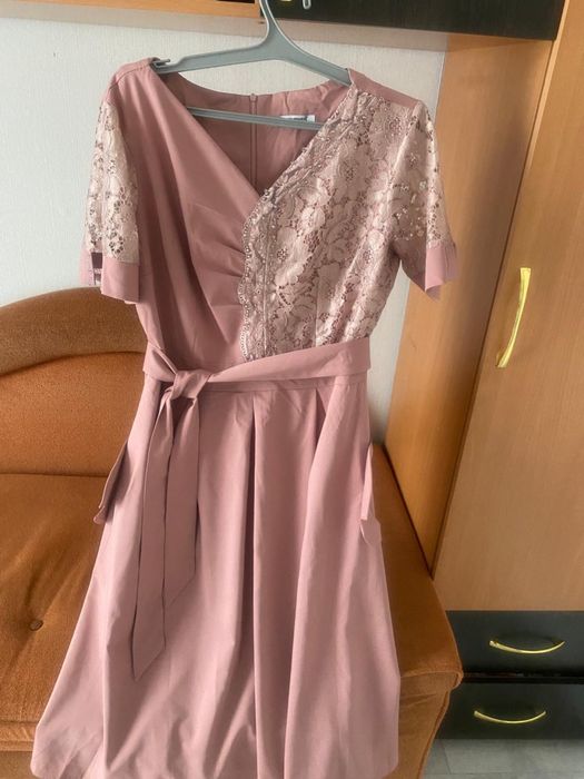 Продаю платья, все по 7000, 3-ее платье 10к.