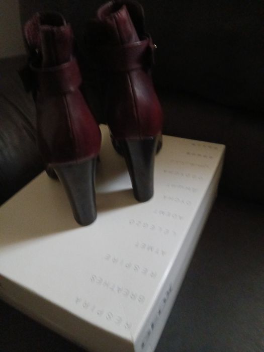 Vand botine  bordo cu toc