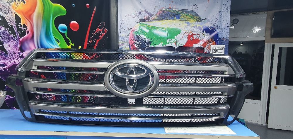 Решётка радиатора на тойоту ланд крузер 200