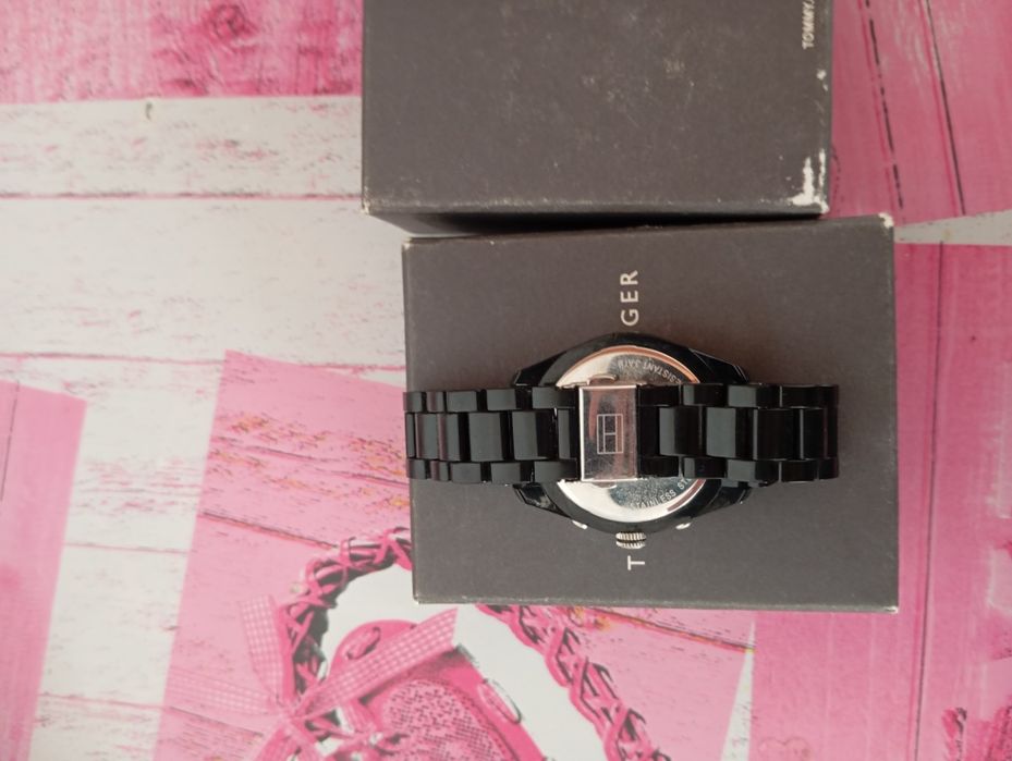 Vând ceas  de la TOMMY HILFIGER