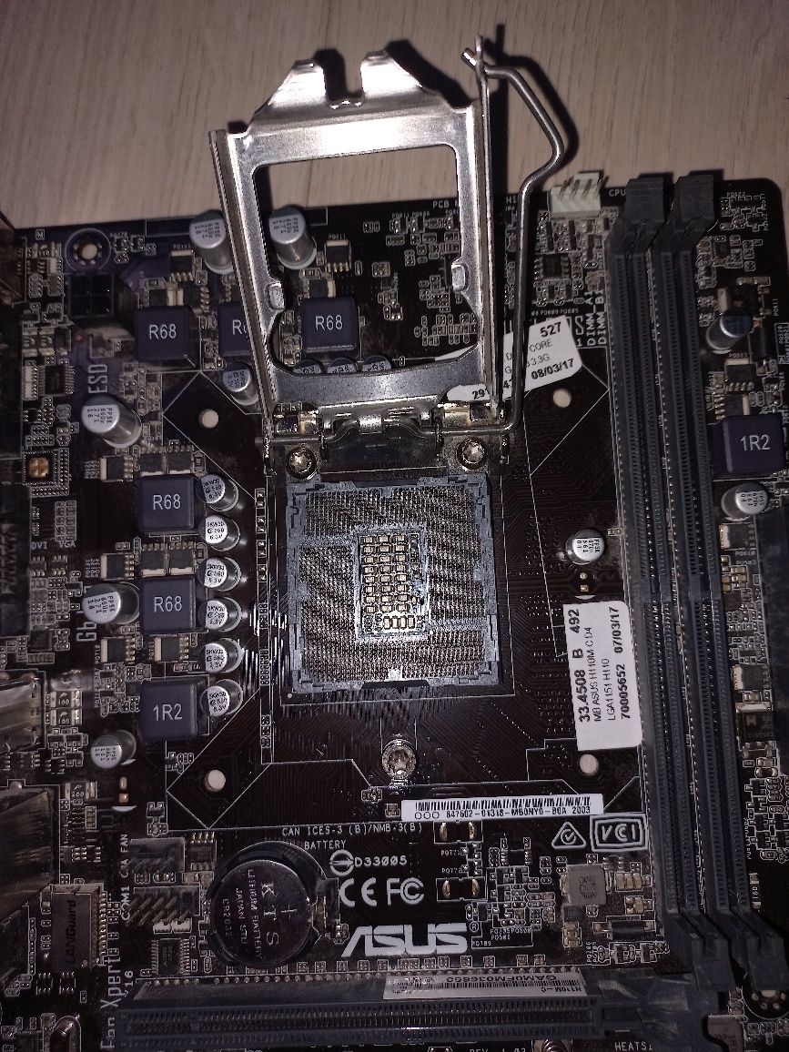 Vând placa de baza ASUS