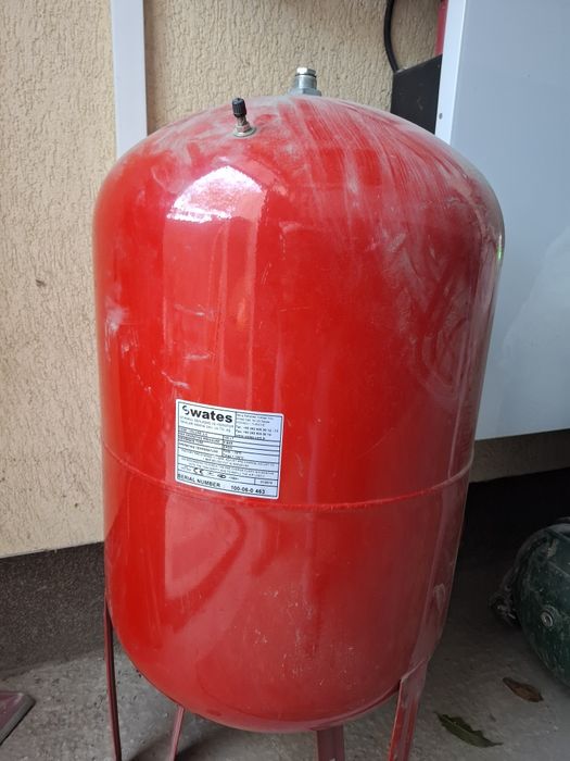 Vând Puffer 1000 l + vas de expansiune 100 l.