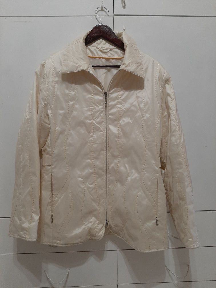 Geaca dama Steilmann, alb crem, conditii excelente, purtata de 2-3 ori