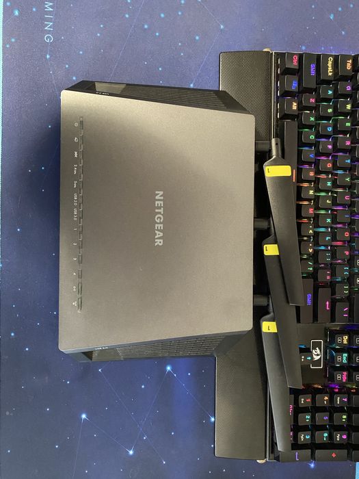 Vând router NETGEAR Nighthawk AC1900