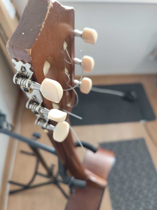 Акустична китара с Калъф, Колан и комплект от 6 струни.