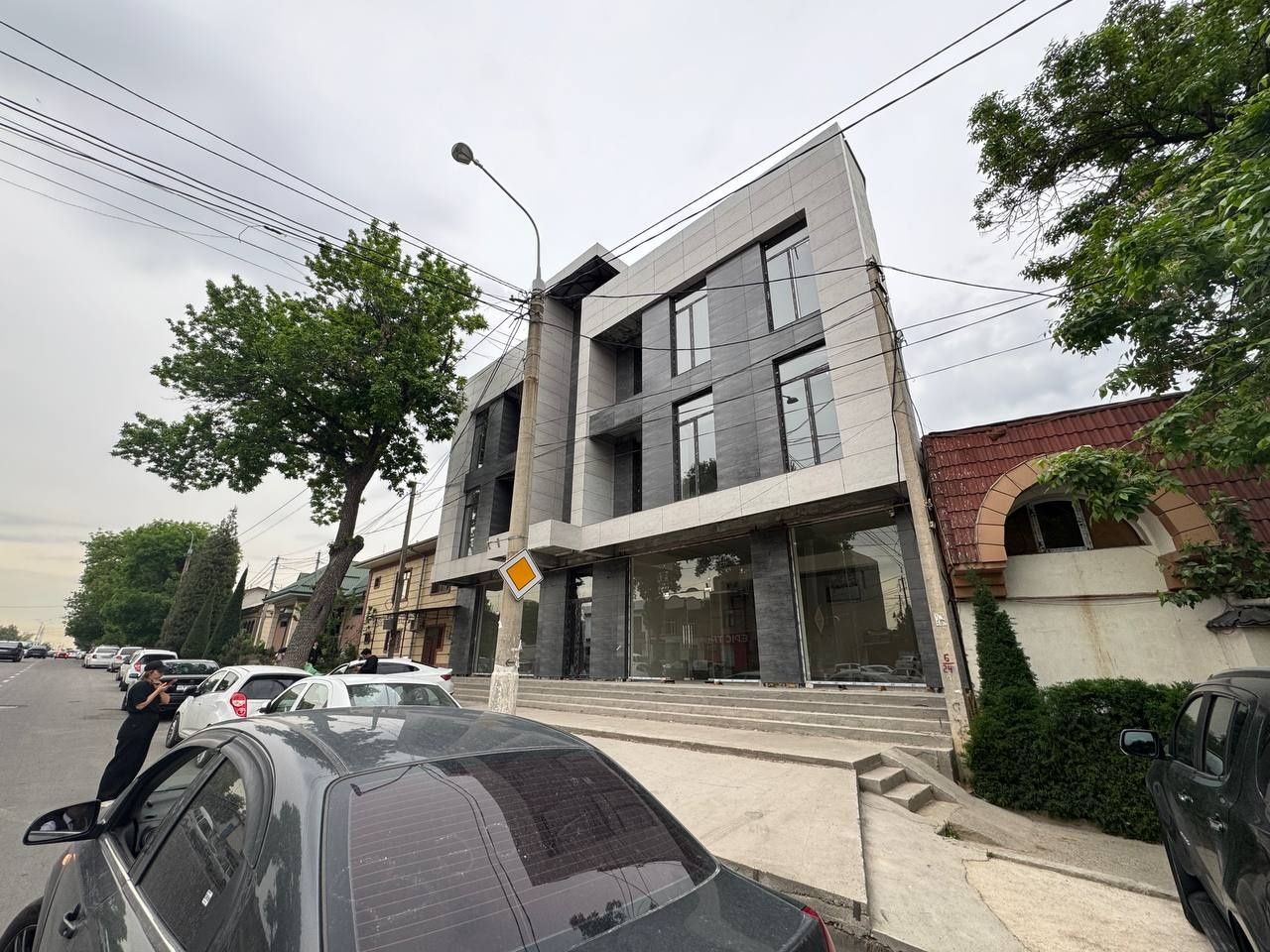 Срочно продажа здания на лабзакее
