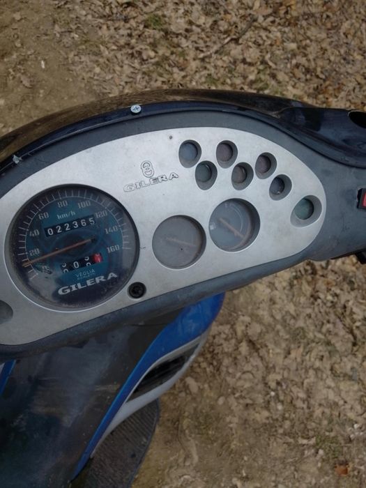 Vând  scuter gilera runner
