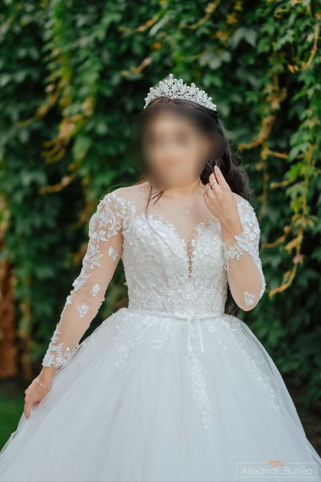 Vand rochita de mireasa facuta pe comanda cu coronita si voal cadou ,
