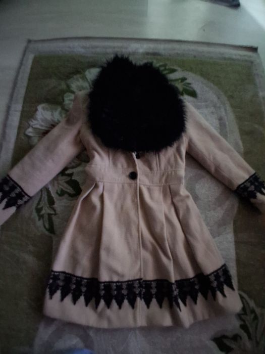 Palton la modă ,purtat de 2 ori