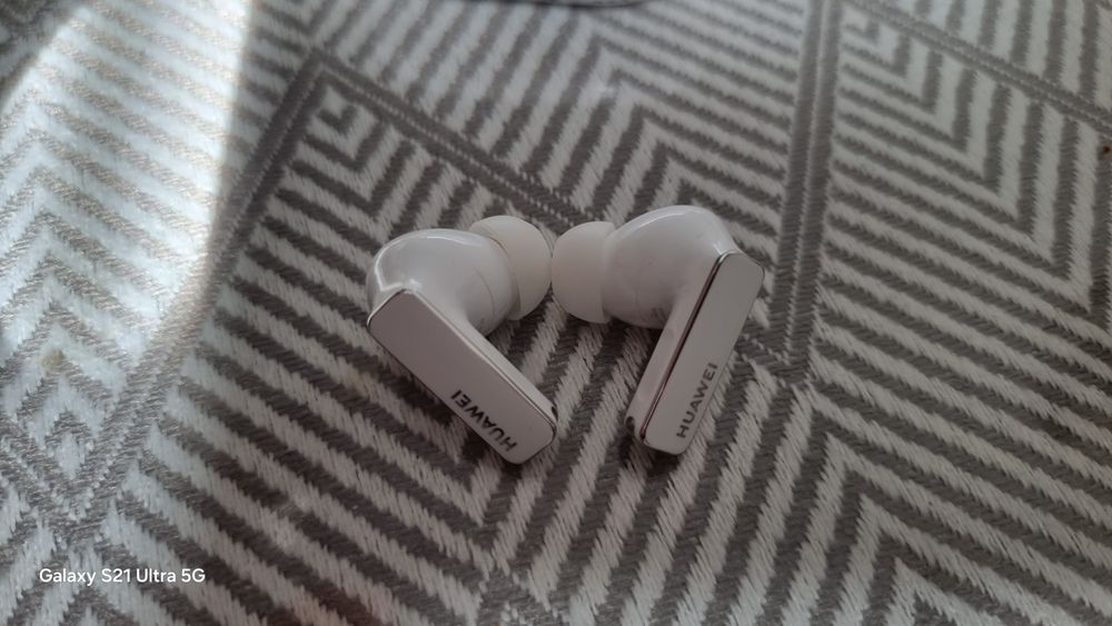 Продам наушники Huawei freebuds  pro 3