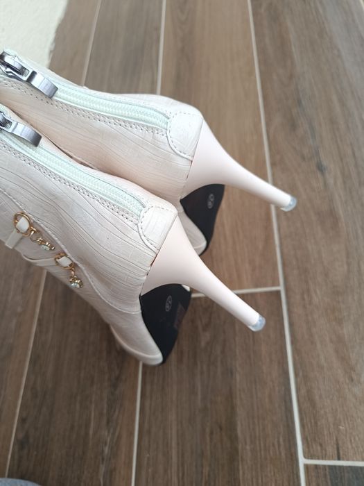 Бежови елегантни, официални боти, размер 38