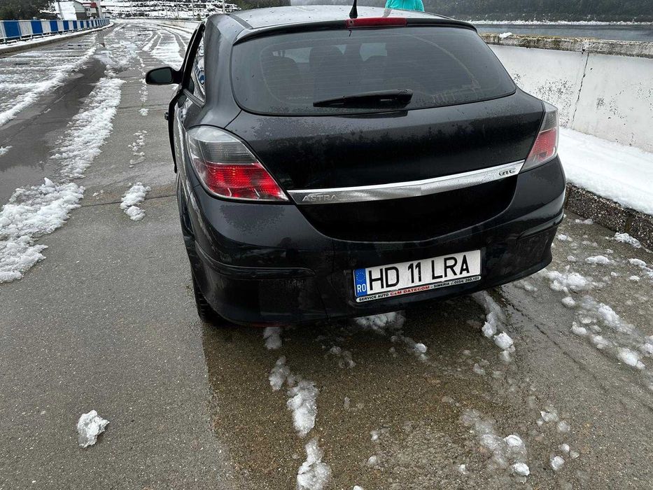 Opel Astra GTC black