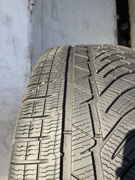 2 бр. зимни гуми 235/45/18 Michelin 6 mm DOT 3117