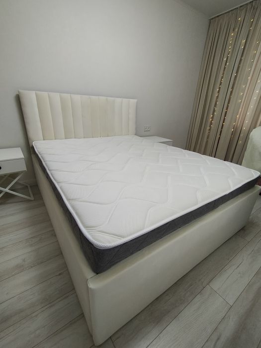 Двуспальная кровать