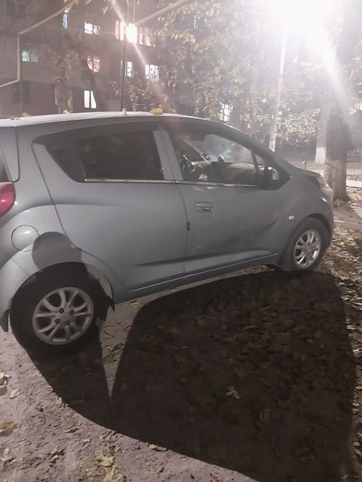 Spark  2016 yil sotiladi bezinda yurgan gaz qoyilmagan