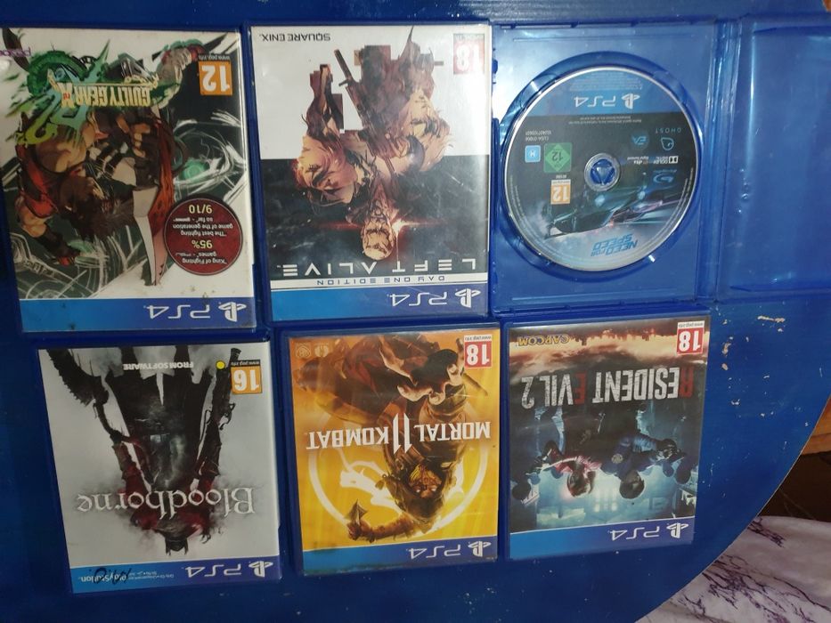 Vand jocuri ps4 cu un controler