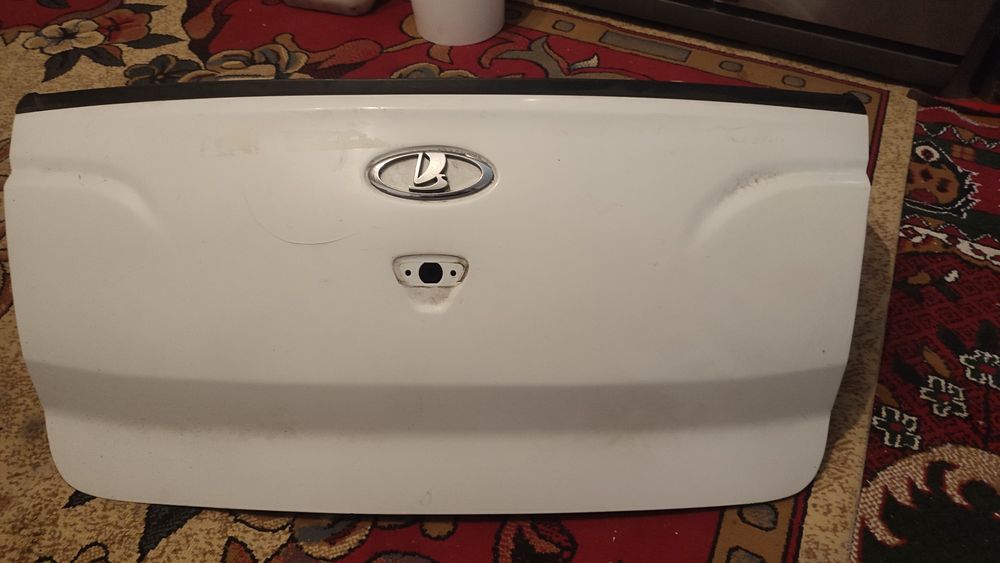 Крышка багажника на Лада гранта