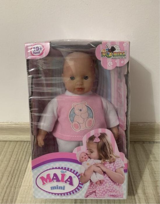 Papusa Maia Mini - versiunea moale pentru copii incepand de la 10 luni