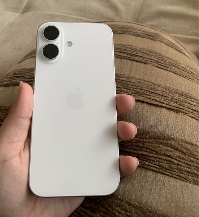 iPhone 16 / 128 ГБ / eSIM / гарантия