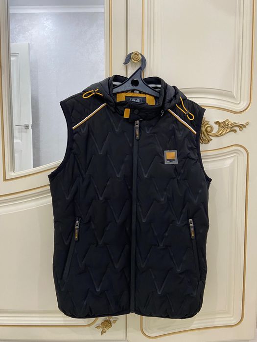 Продам мужскую безрукавку