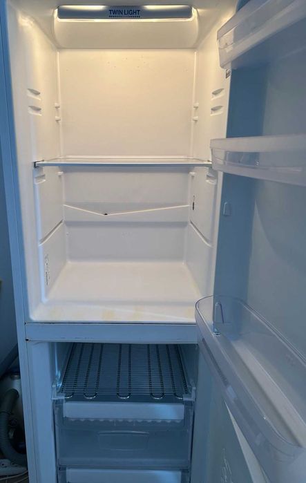 Хладилник за части