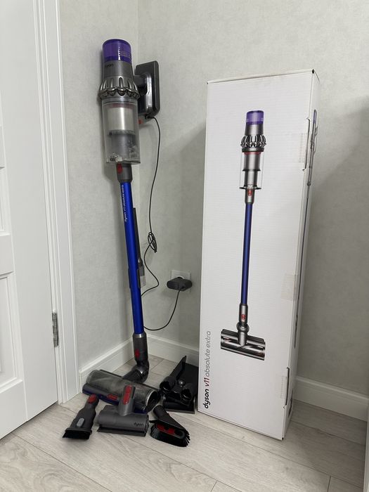 Продаю пылесос Dyson V11 absolute в отличном состоянии