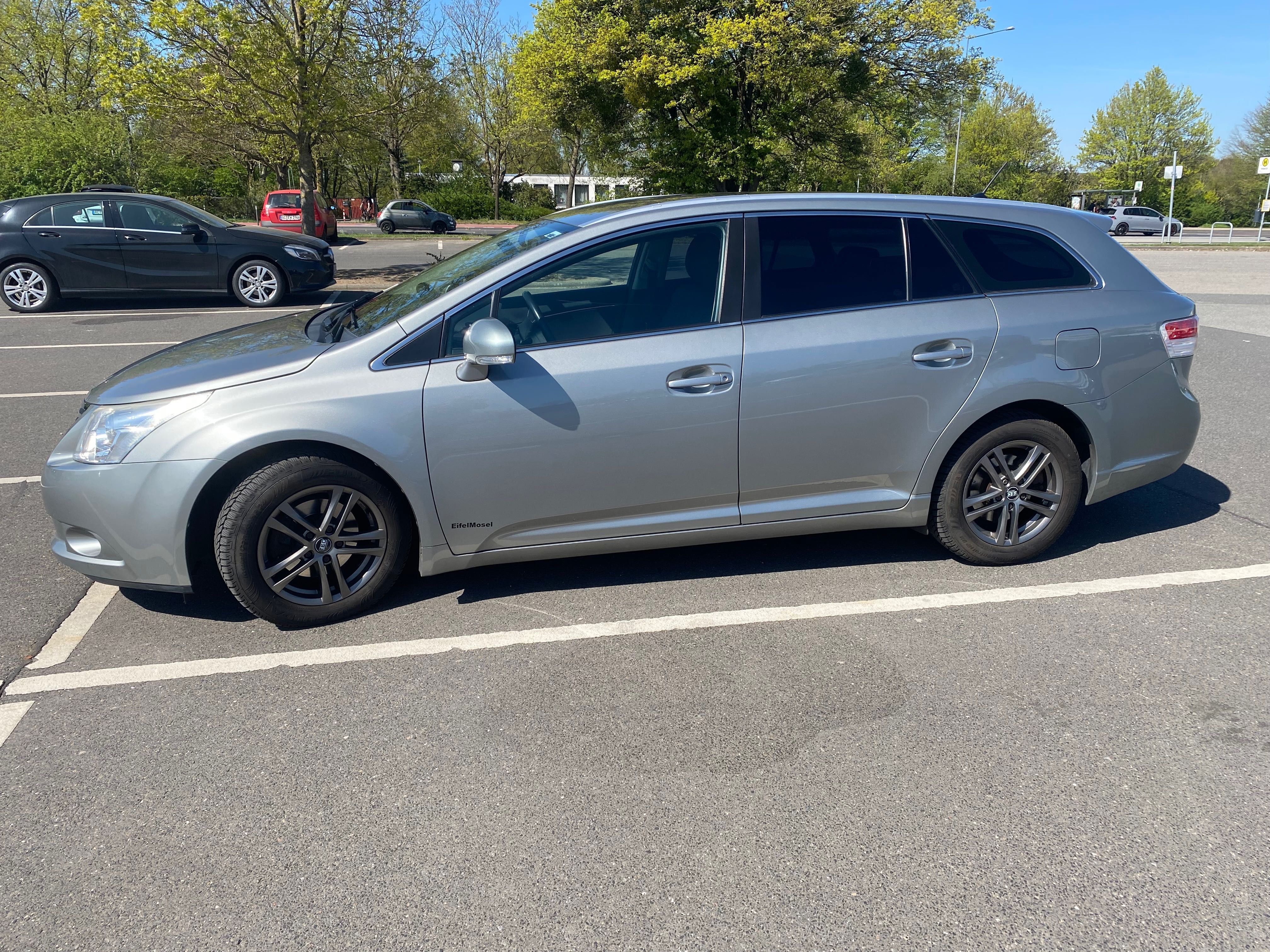 Toyota Avensis   Break T27 1.8 benzină  2010