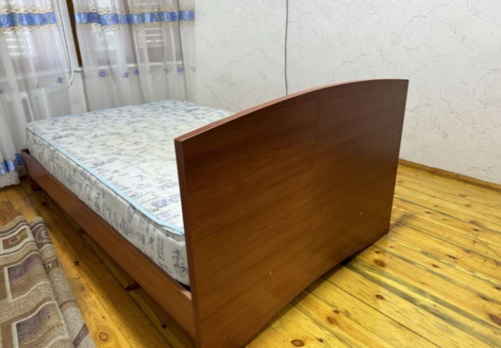 Arenda Navoiy Kucha yigitlarga va qizlarga