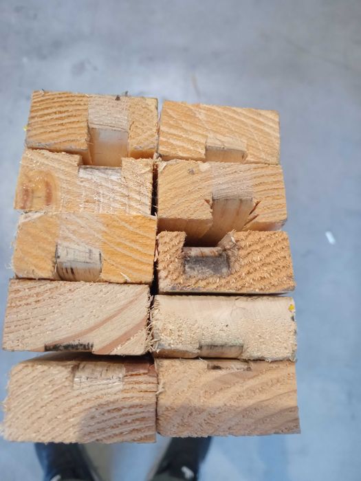 Продавам сухи дървени летви с размер 5см на 3см на 100см